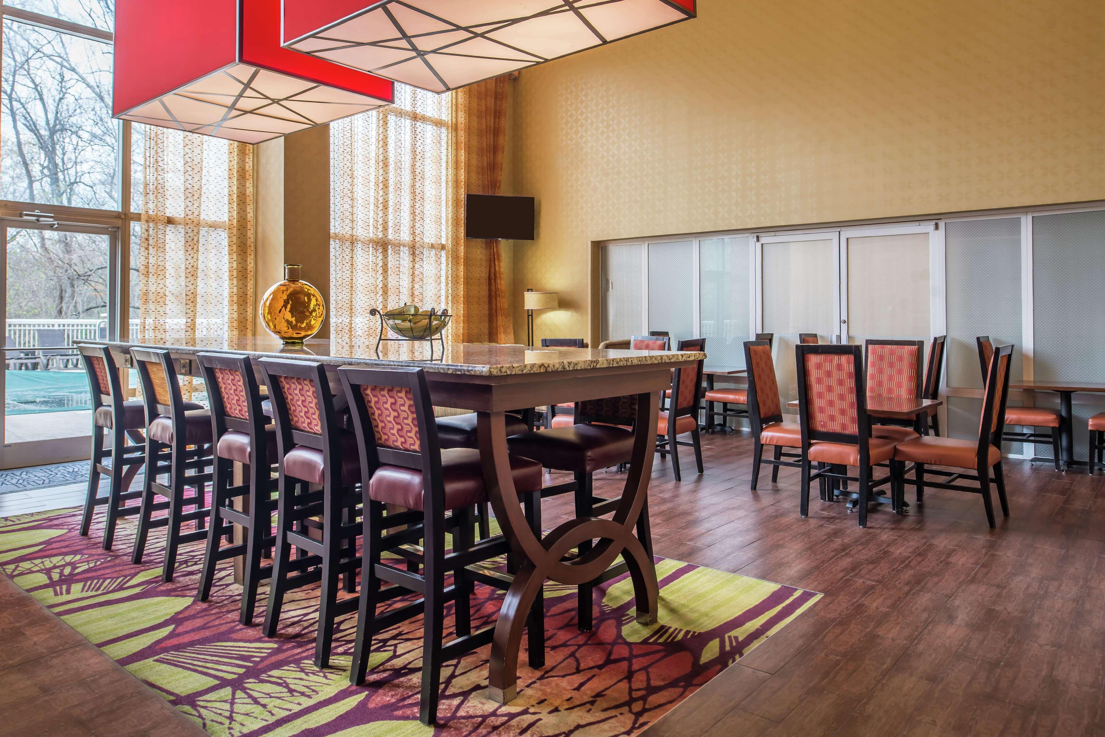 Hampton Inn & Suites Charlotte Arrowood Rd Eksteriør billede