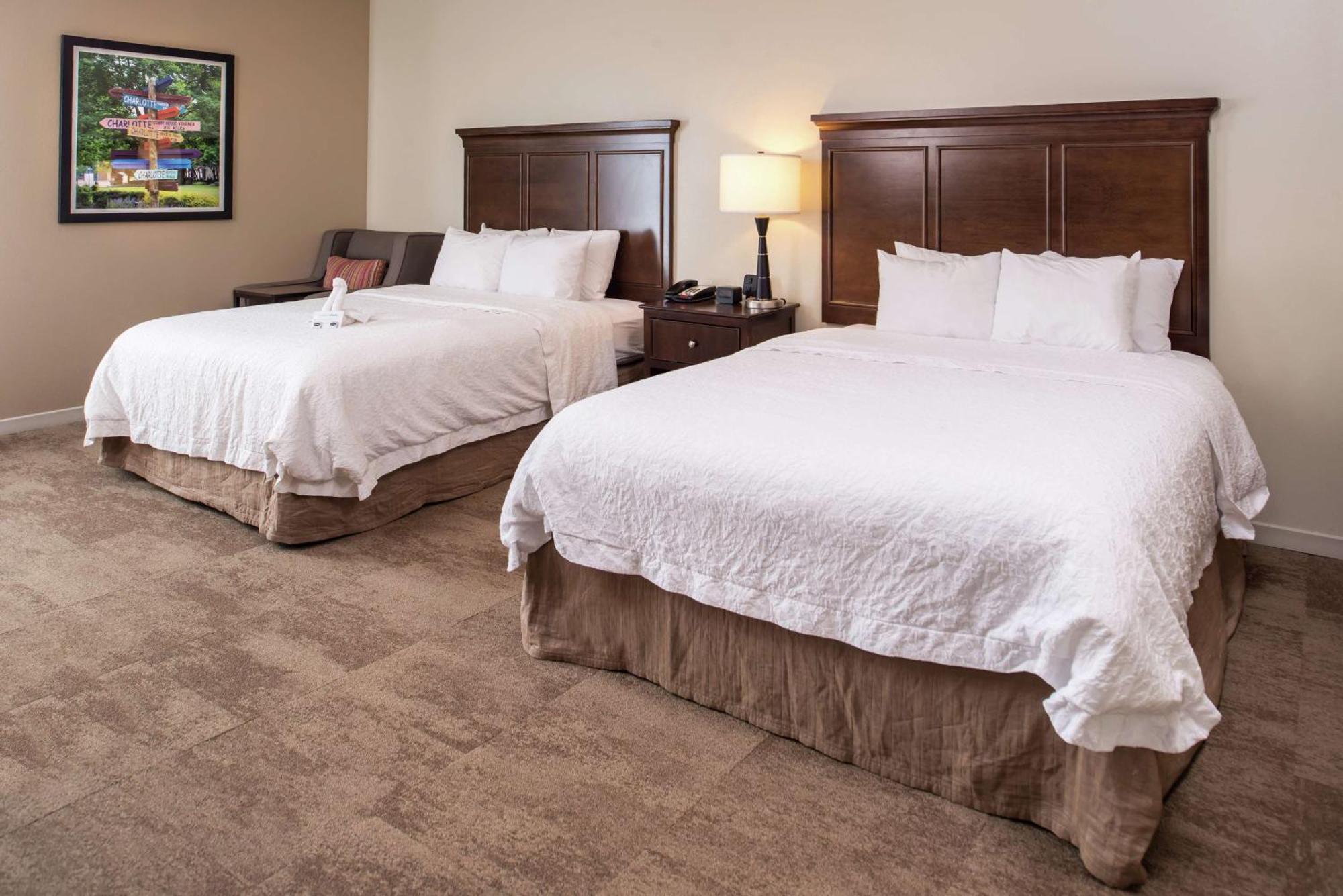 Hampton Inn & Suites Charlotte Arrowood Rd Eksteriør billede