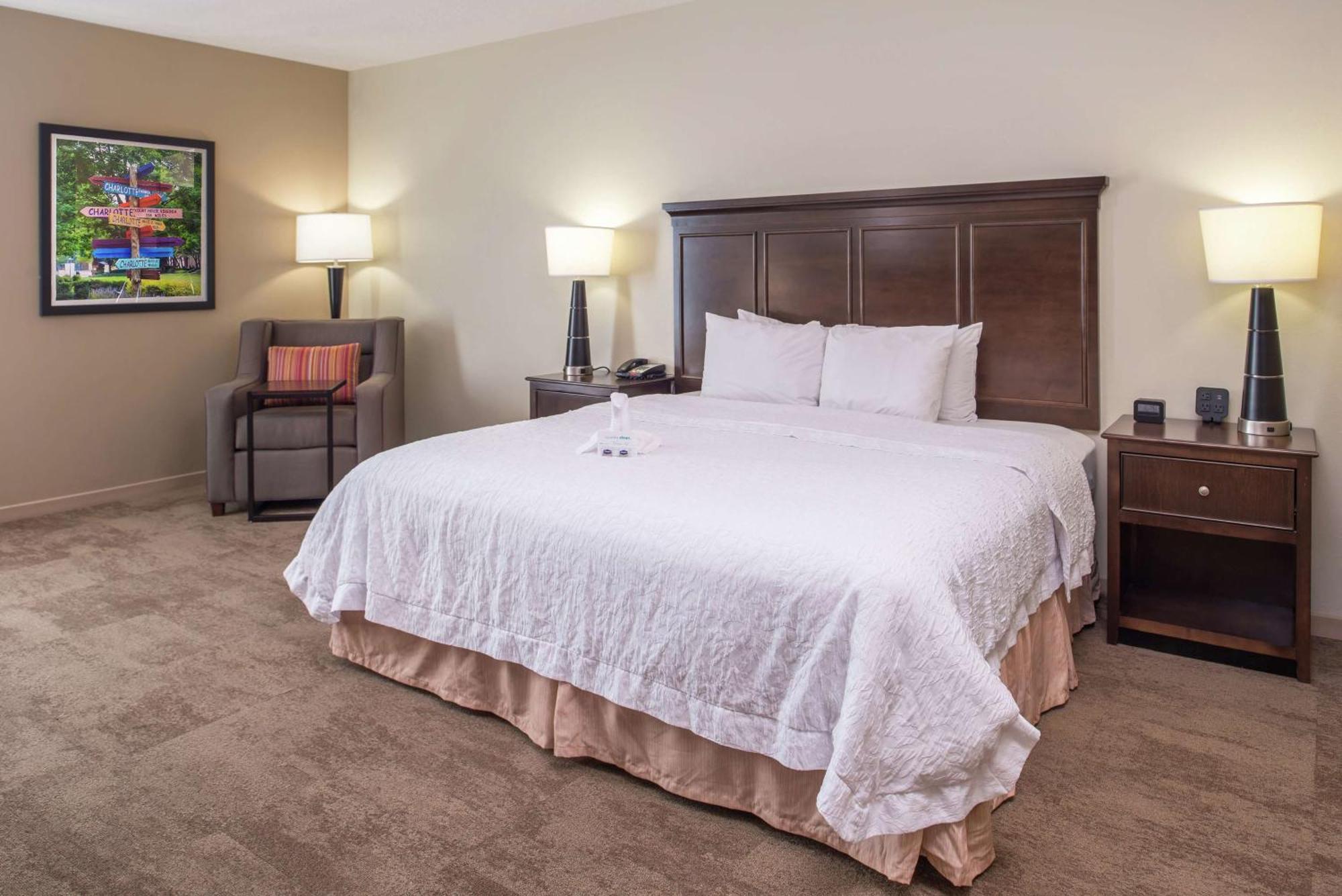 Hampton Inn & Suites Charlotte Arrowood Rd Eksteriør billede