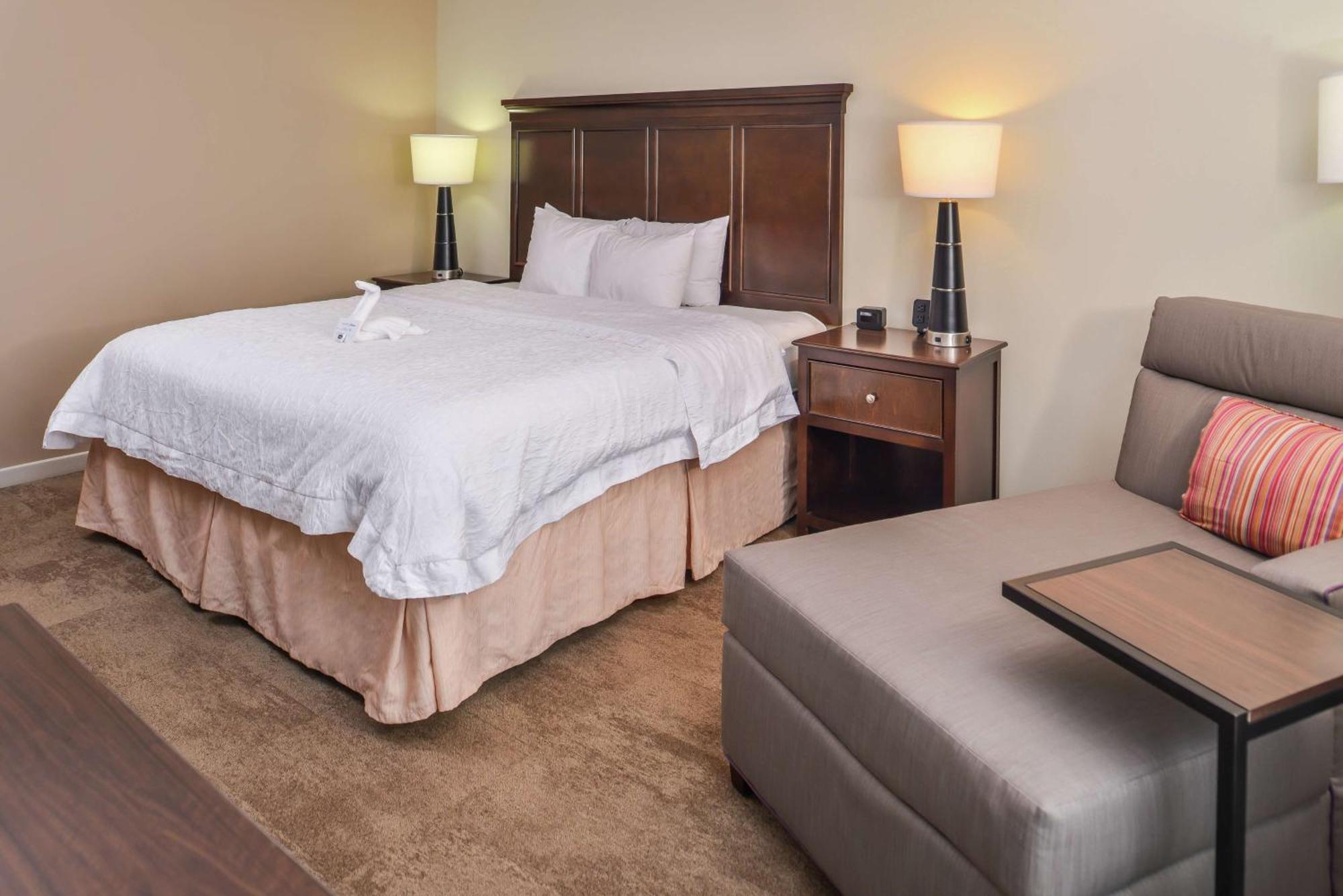 Hampton Inn & Suites Charlotte Arrowood Rd Eksteriør billede