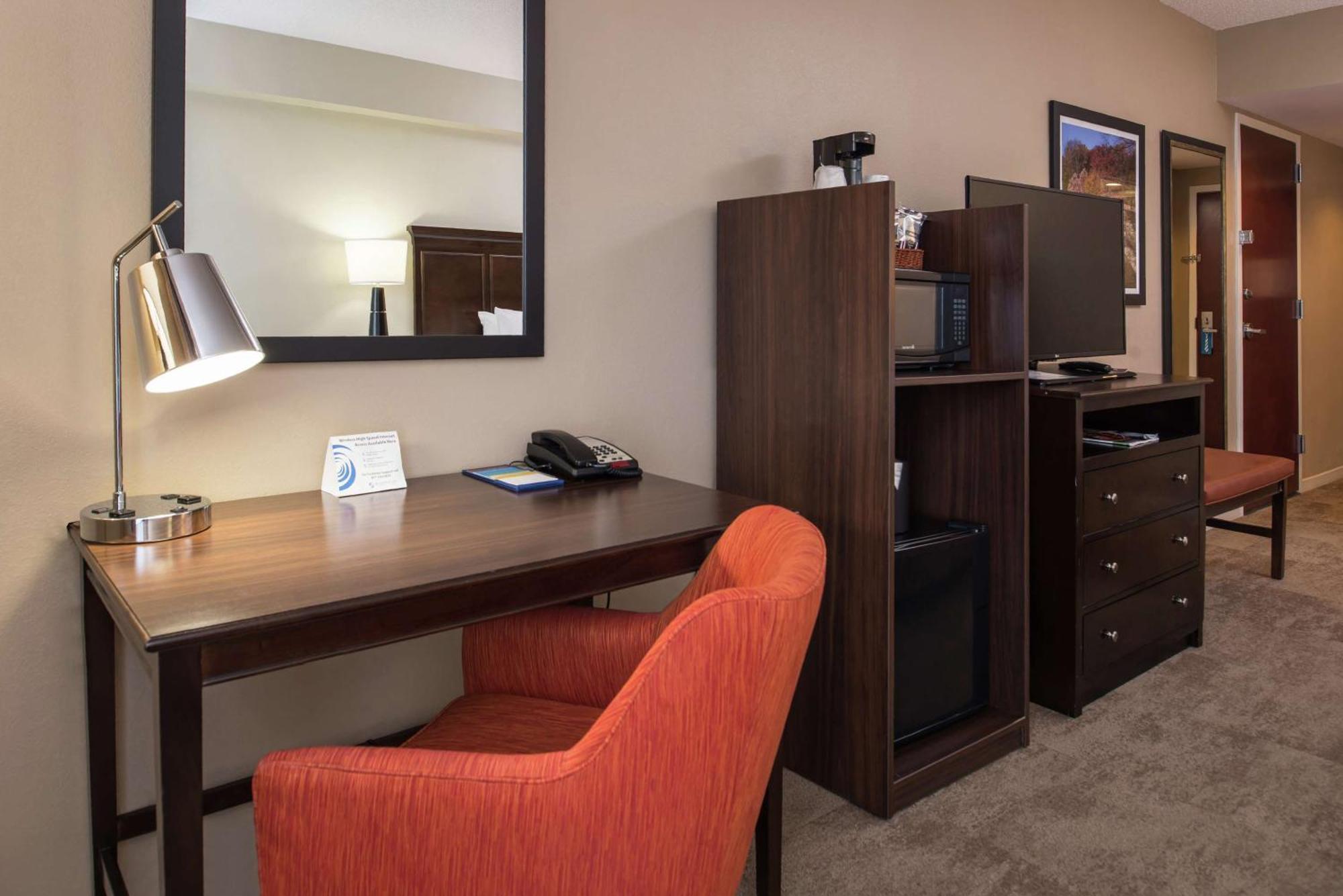 Hampton Inn & Suites Charlotte Arrowood Rd Eksteriør billede