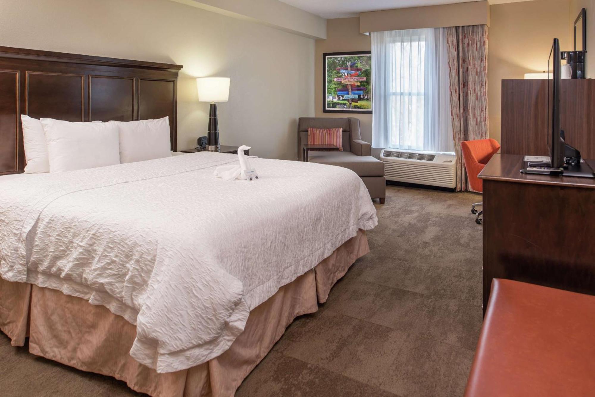 Hampton Inn & Suites Charlotte Arrowood Rd Eksteriør billede