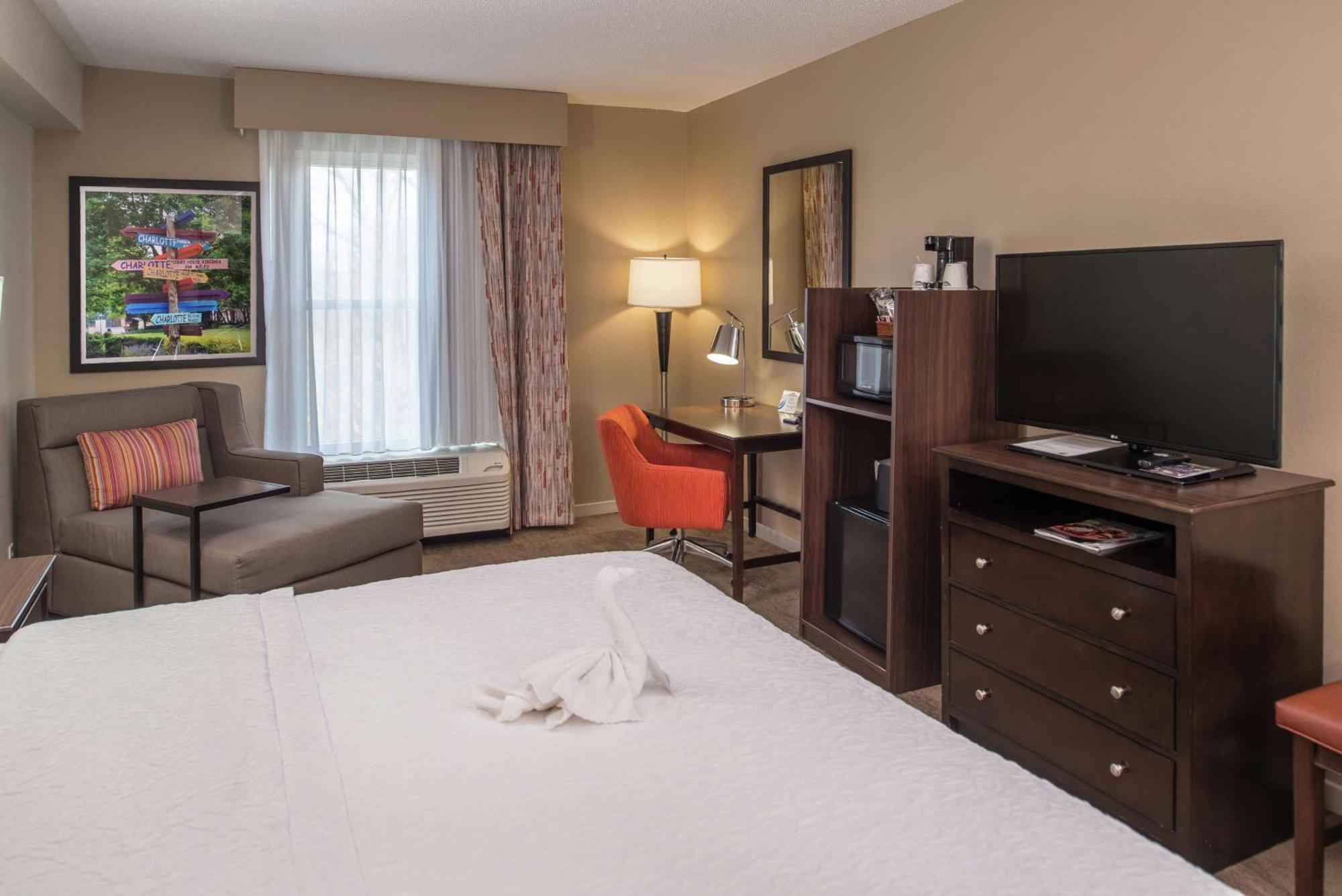 Hampton Inn & Suites Charlotte Arrowood Rd Eksteriør billede