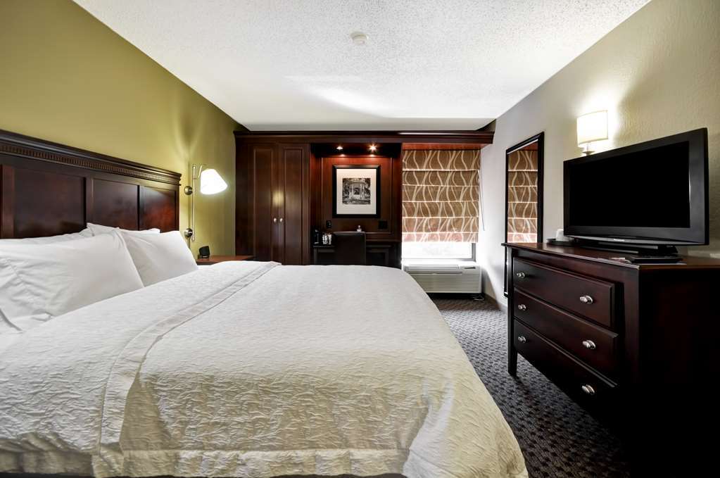 Hampton Inn & Suites Charlotte Arrowood Rd Værelse billede